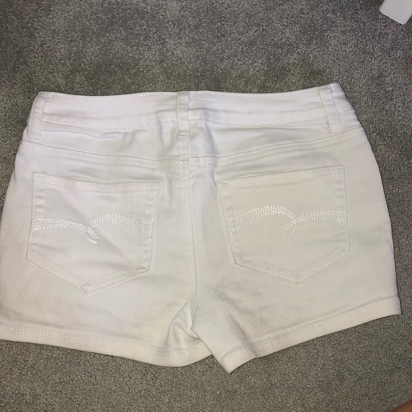White denim shorts - Picture 2 of 3